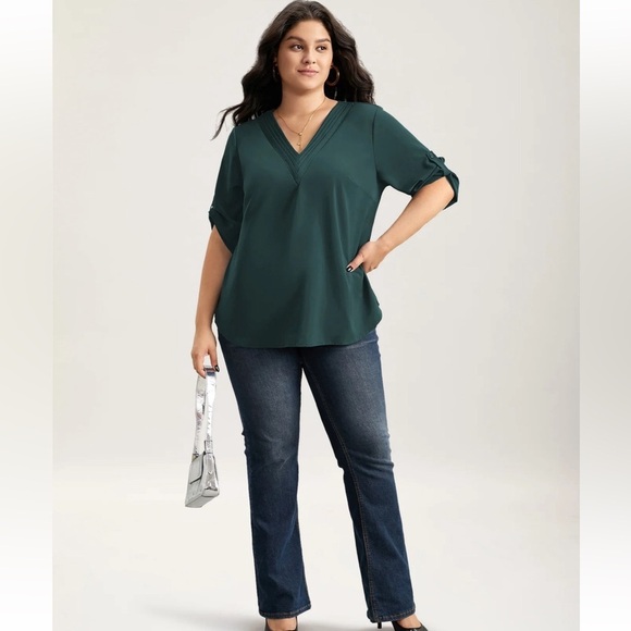 BloomChic Plus Size 2XL V Neck Plain Pleated Tab Sleeve Blouse us18-20 - Picture 3 of 4
